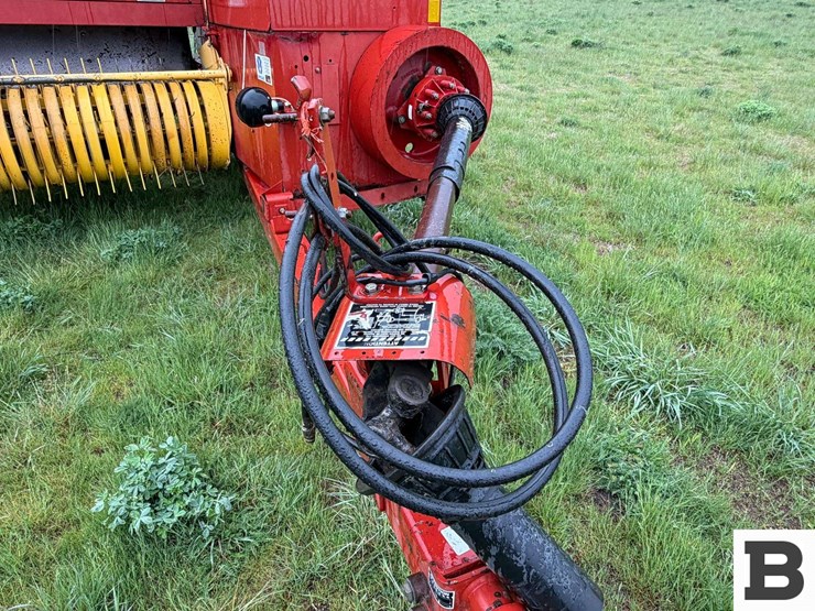new-holland-580-image-11