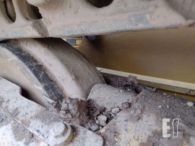 2019-caterpillar-d6k2-xl-image-16