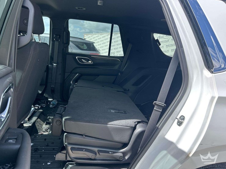 2023-chevrolet-tahoe-image-17