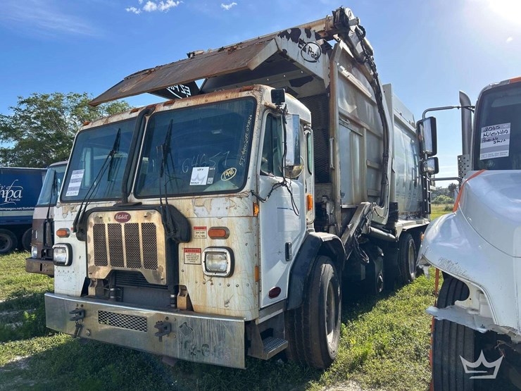 2019-peterbilt-520-image-1