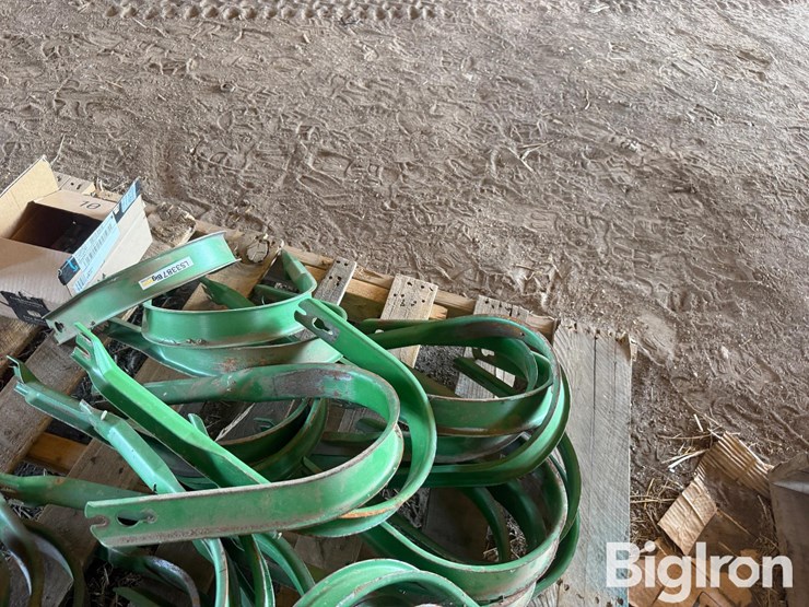 john-deere-560m-image-11