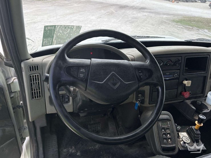 2013-international-durastar-4300-image-10