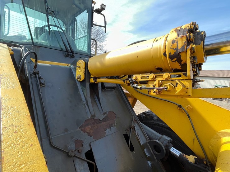 2005-komatsu-wa320-5l-image-33