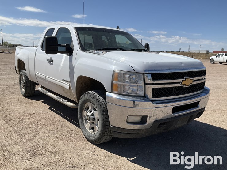 2013-chevrolet-silverado-2500-image-3