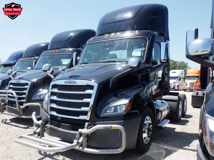 2022-freightliner-cascadia-116-image-1