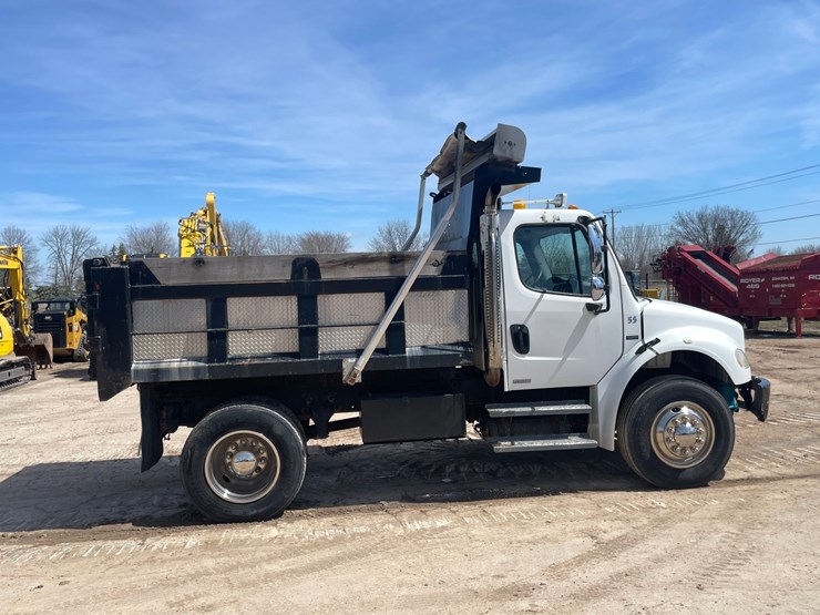 #4015-•-2004-freightliner-dump-truck-(has-wi-title)-image-4