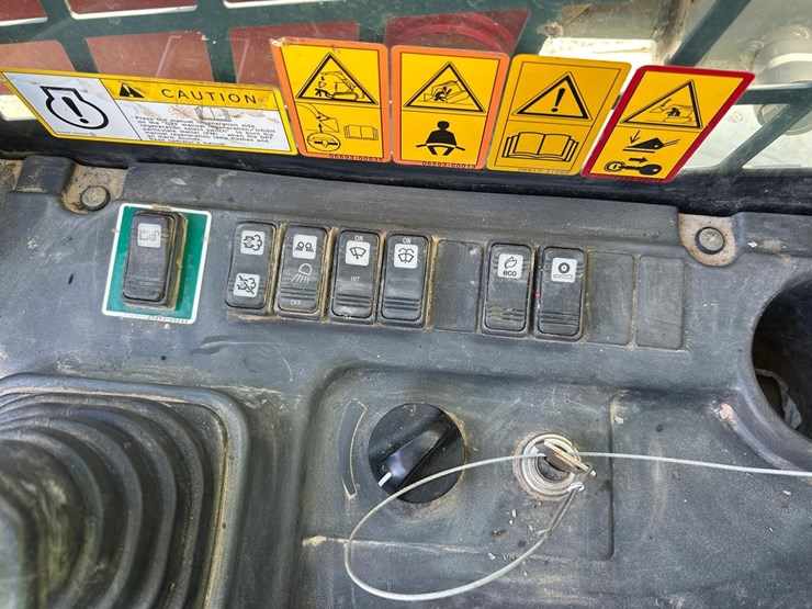 2017-takeuchi-tl12r2-image-23