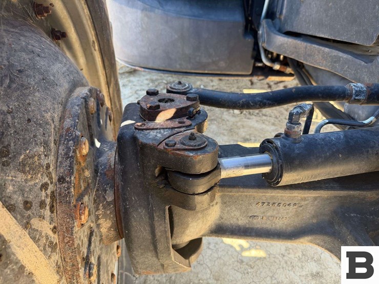 2015-case-ih-magnum-310-image-92