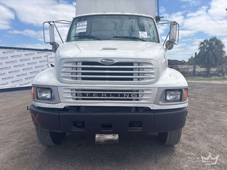 2002-sterling-m8500-image-25