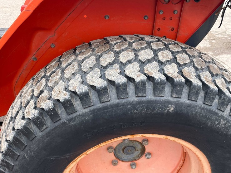 #4056-•-kubota-tractor-image-10