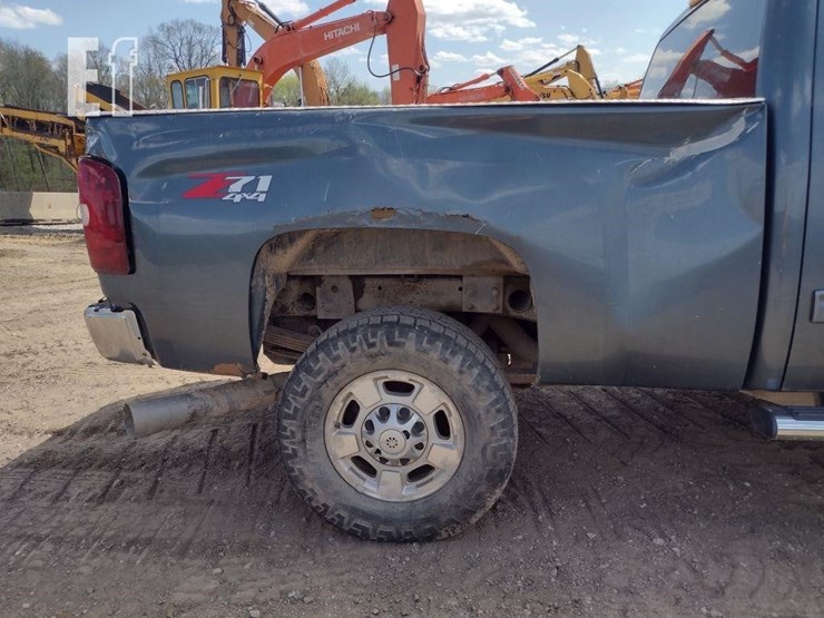 2011-chevrolet-silverado-2500hd-ltz-image-22