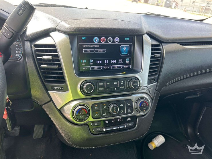 2018-chevrolet-suburban-image-15