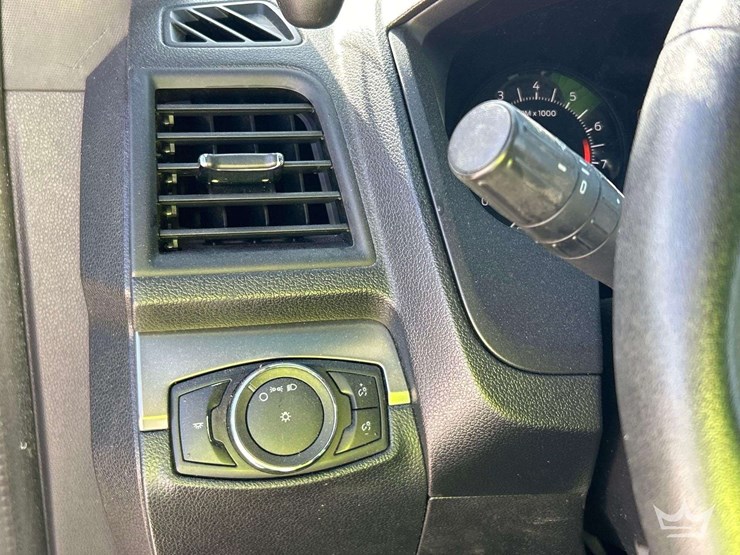 2016-ford-explorer-image-14