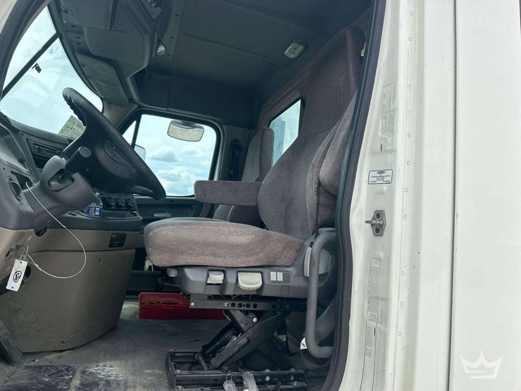 2016-freightliner-cascadia-125-image-14