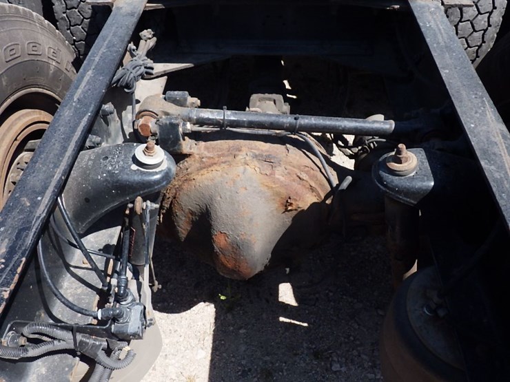 2016-kenworth-t680-image-15