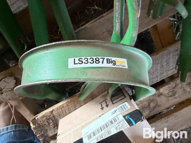 john-deere-560m-image-14