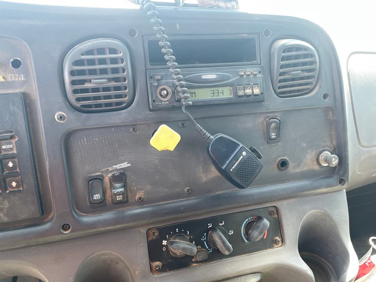 #4015-•-2004-freightliner-dump-truck-(has-wi-title)-image-93