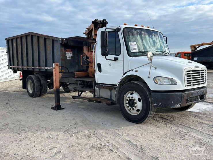 2015-freightliner-m2-106-image-2