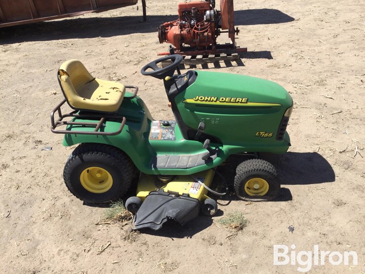 john-deere-lt166-image-4