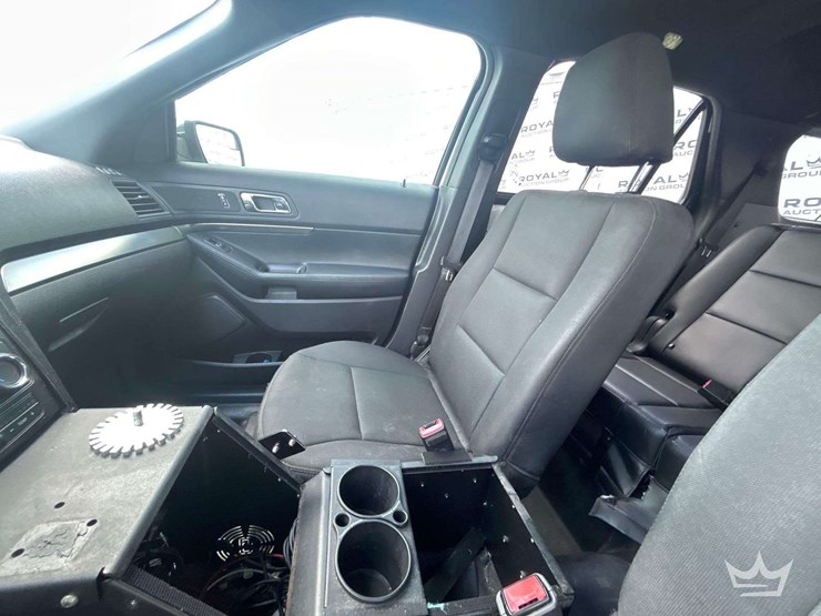 2017-ford-explorer-image-17
