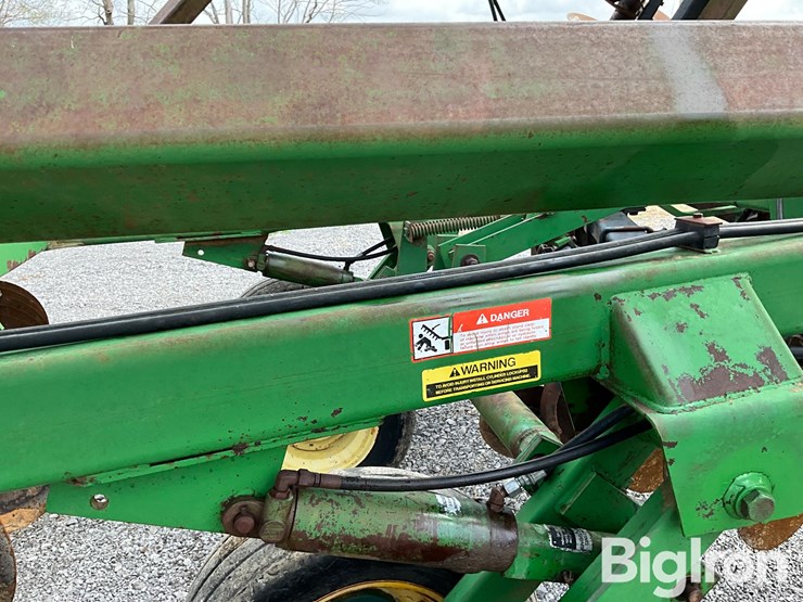 john-deere-630-image-12