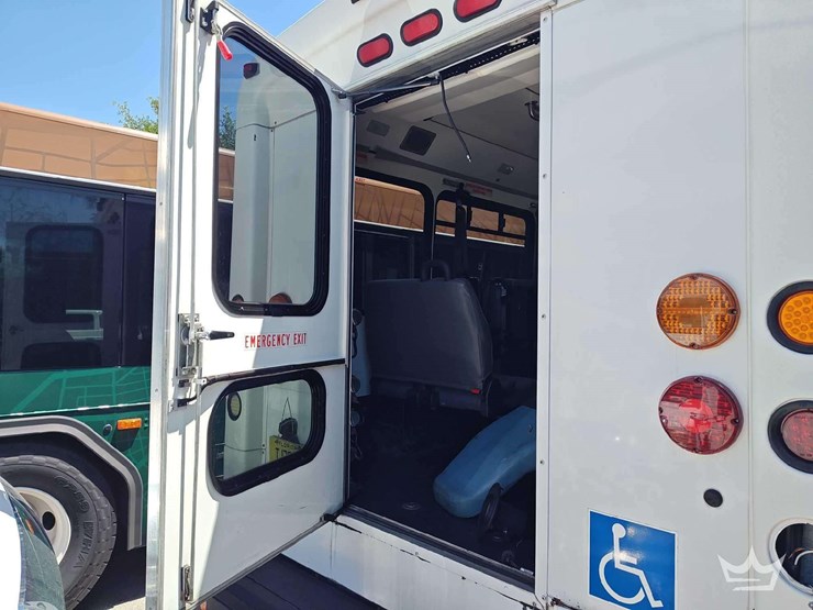 2017-ford-e450-image-9