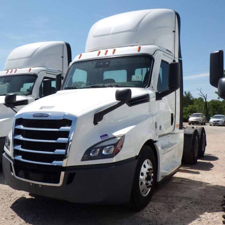2020 FREIGHTLINER CASCADIA 126