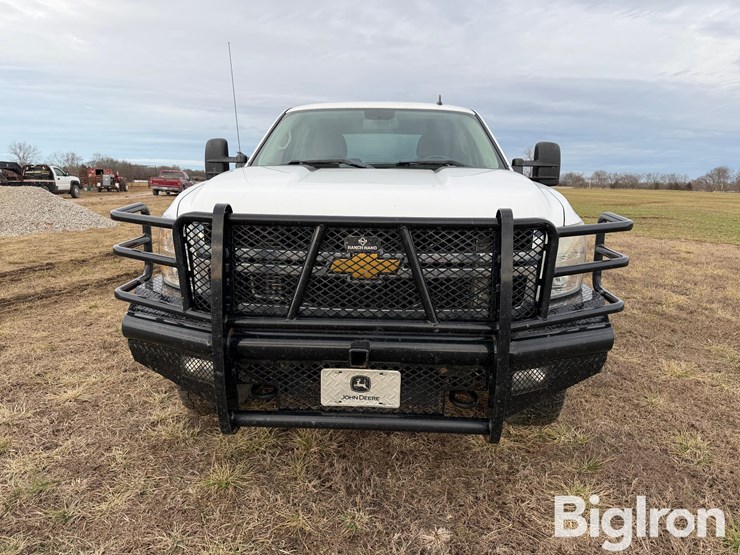 2011-chevrolet-2500hd-image-2