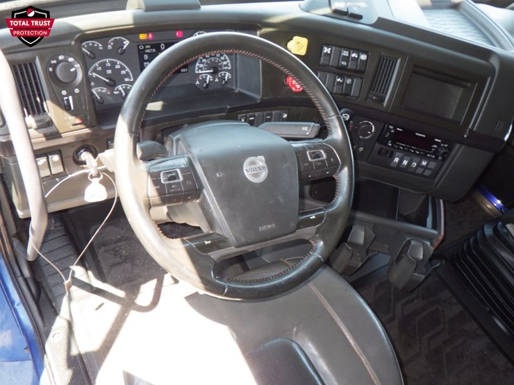 2022-volvo-vnl860-image-14