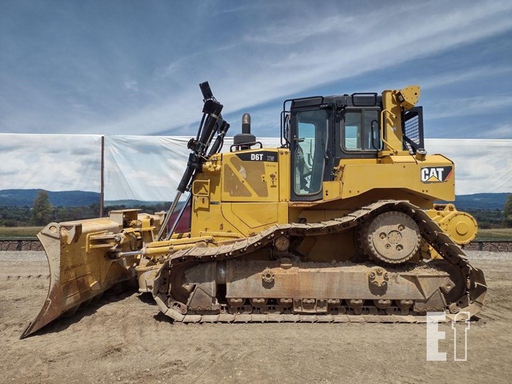 2014-caterpillar-d6t-xw-image-1
