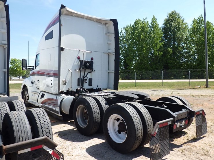 2016-kenworth-t680-image-17