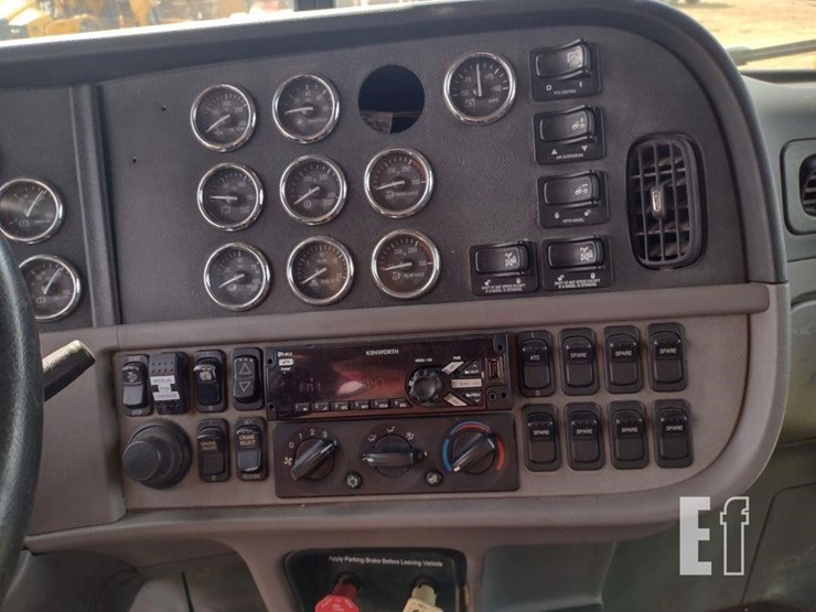2012-peterbilt-389-image-8