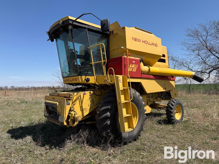 new-holland-tr86-image-1