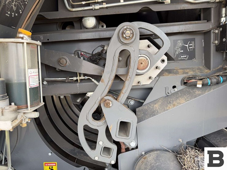 2022-massey-ferguson-2270-image-57