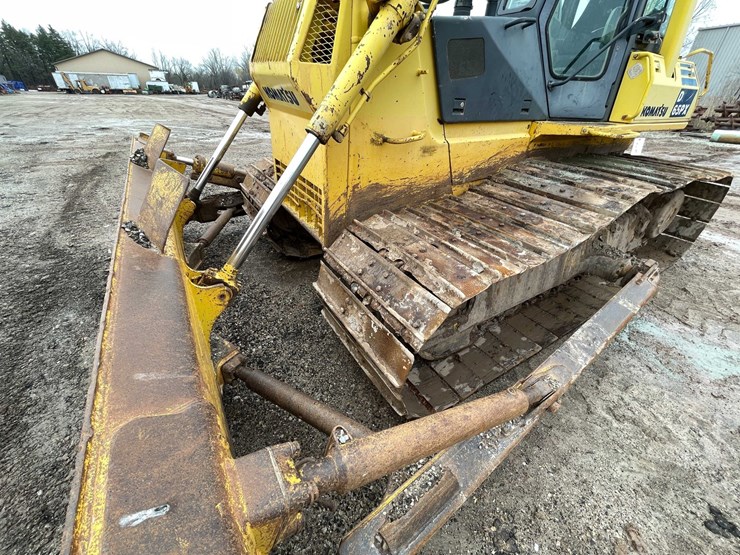 komatsu-d65px-12-image-13
