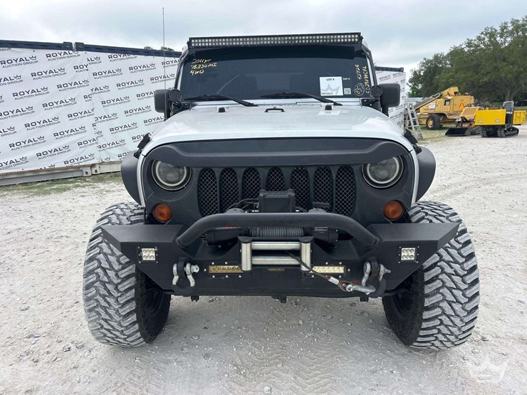 2011-jeep-wrangler-sport-image-25