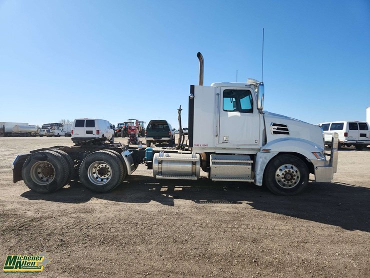 2021-western-star-5700xe-image-22
