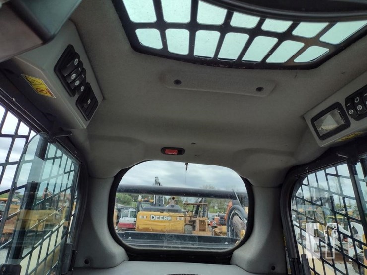 2018-caterpillar-262d-image-10