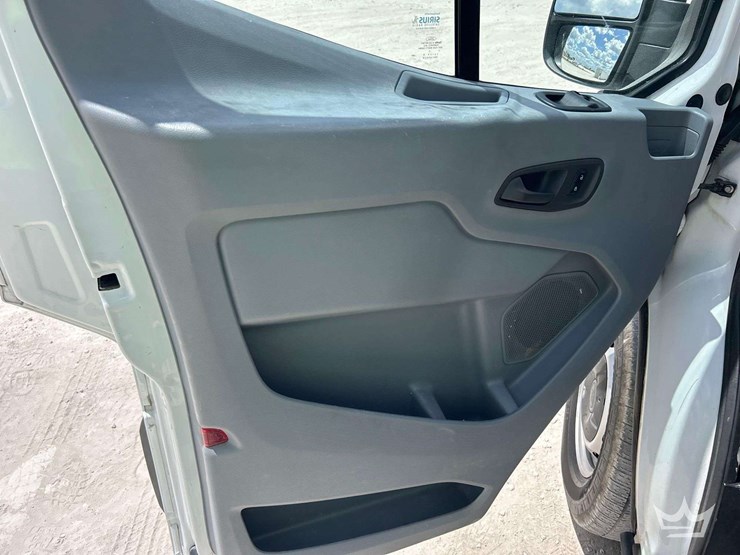 2017-ford-transit-image-14