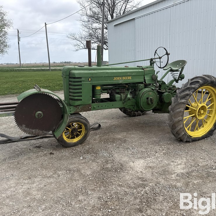 1943 JOHN DEERE B