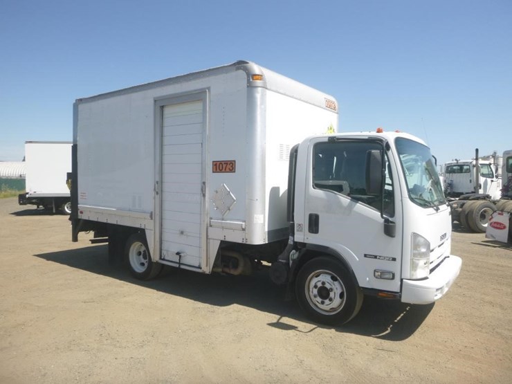 2014-isuzu-nqr-image-2
