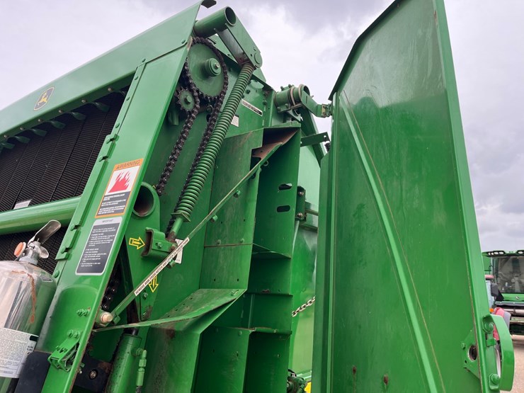 2009-john-deere-568-image-17
