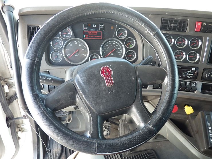 2016-kenworth-t680-image-26