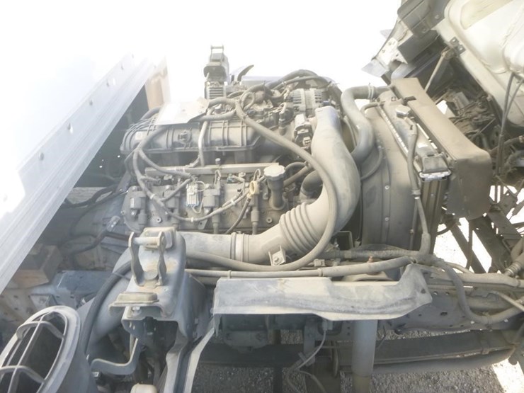 2013-isuzu-npr-image-14