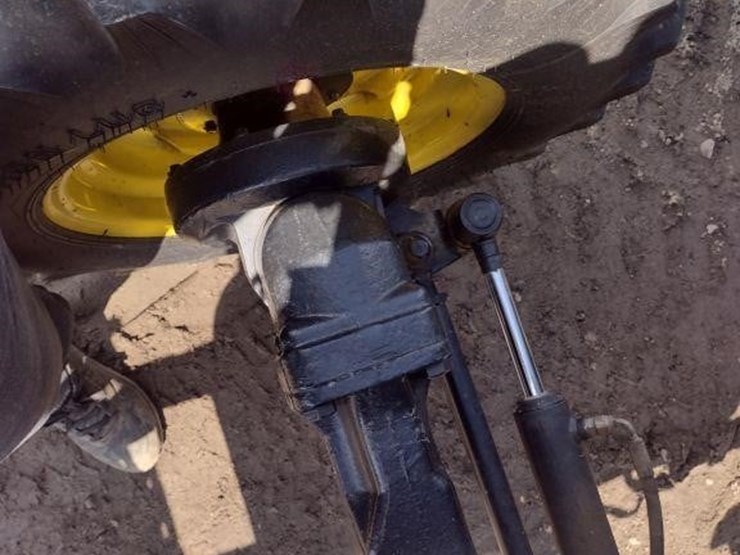 2010-john-deere-4720-image-26