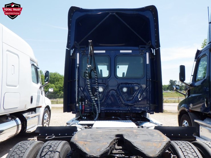 2022-freightliner-cascadia-116-image-9