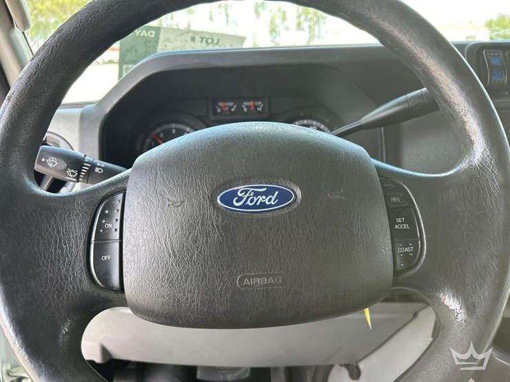 2017-ford-e450-image-13