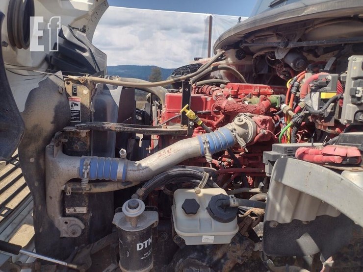 2015-freightliner-business-class-m2-106-image-28