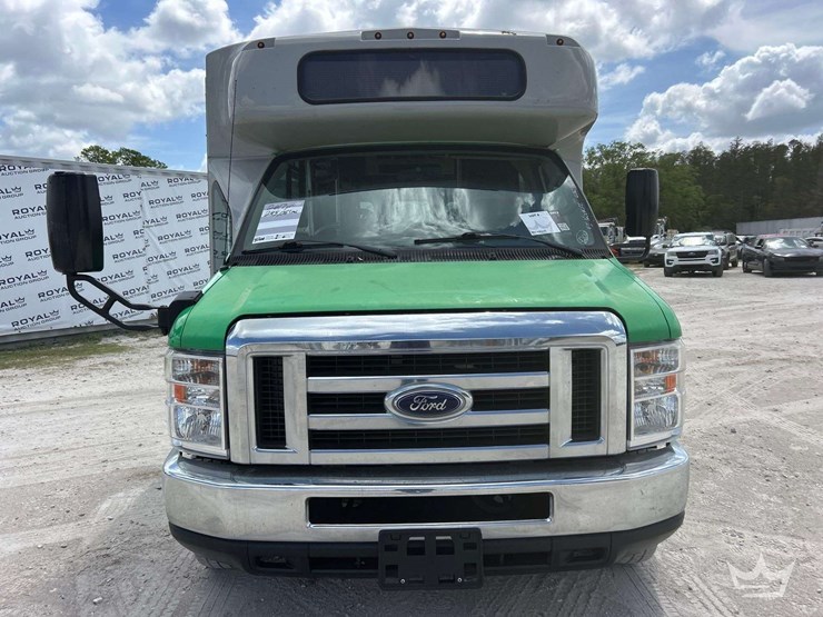2017-ford-e450-image-23