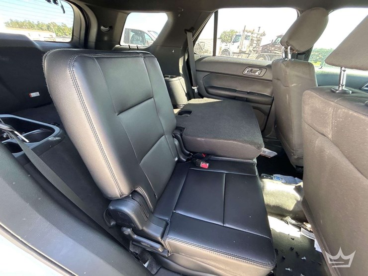 2018-ford-explorer-image-15